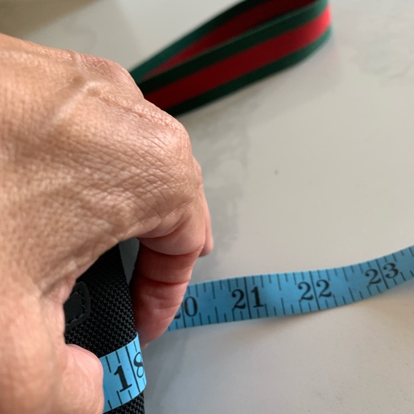 Gucci Unisex Belt Bag-Authentic - Picture 9 of 14